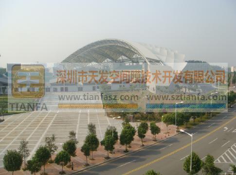 广州大学城体育中心采用的<strong><strong><strong><strong>张拉膜</strong></strong></strong></strong>建筑亚运会场馆